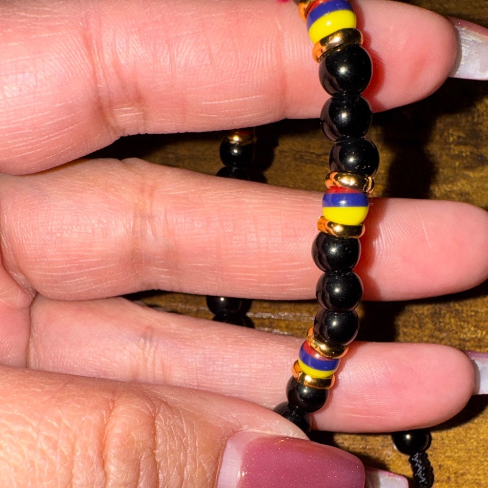Unisex Colombian Black Beaded Adjustable Bracelet w/ Gold Accent - Picture 4 of 7